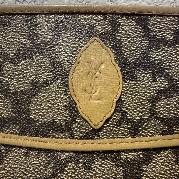 YSL Giraffe Print Coated Canvas Clutch - Picture 3 of 14